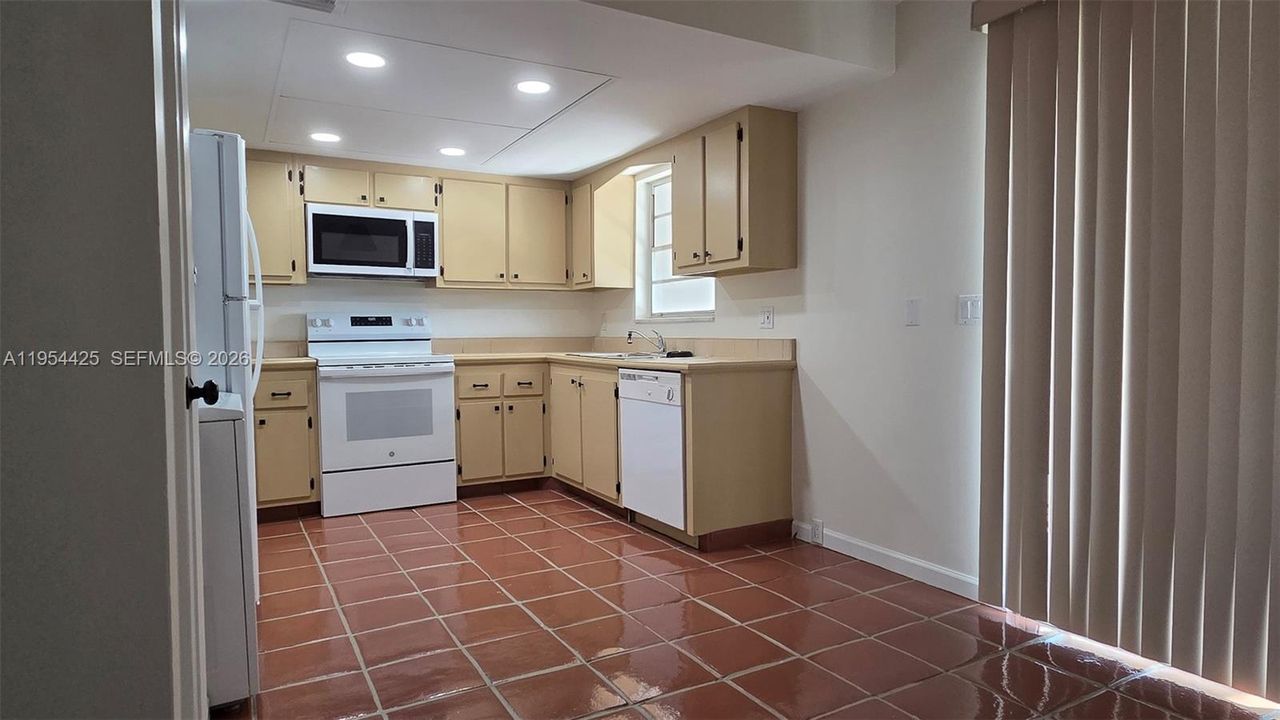 For Rent: $2,200 (2 beds, 2 baths, 1348 Square Feet)