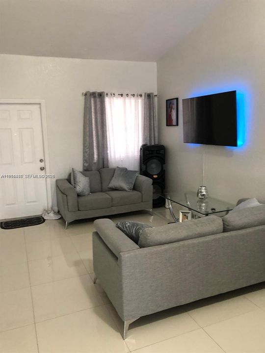 Activo con contrato: $220,000 (2 camas, 2 baños, 919 Pies cuadrados)
