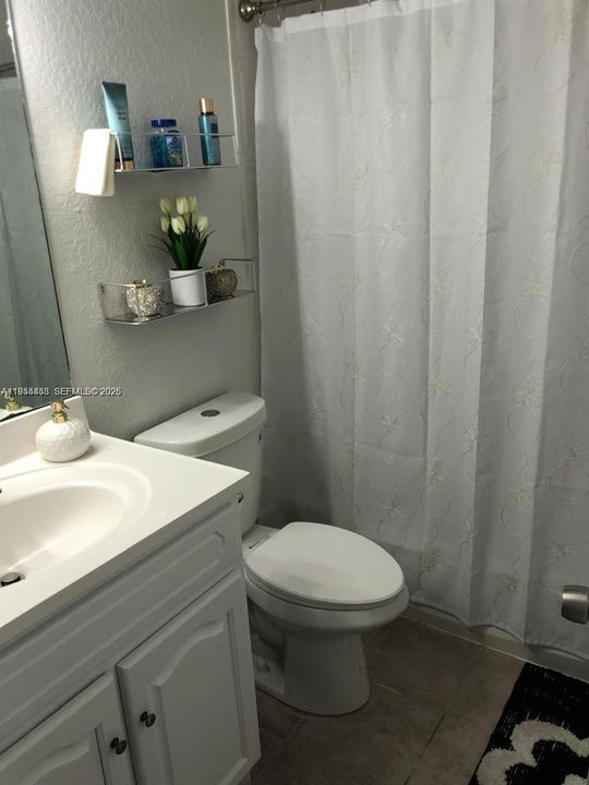 Activo con contrato: $220,000 (2 camas, 2 baños, 919 Pies cuadrados)