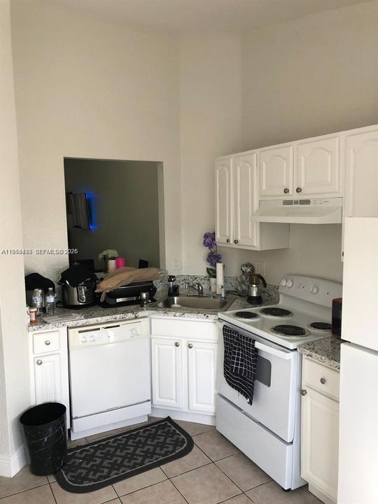 Activo con contrato: $220,000 (2 camas, 2 baños, 919 Pies cuadrados)