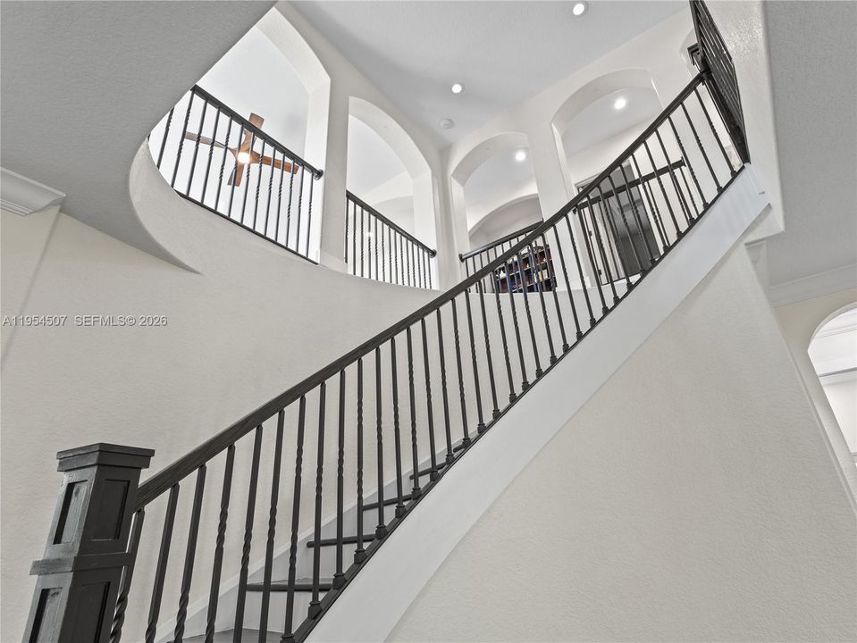 Недавно продано: $1,699,000 (5 спален, 4 ванн, 3593 Квадратных фут)