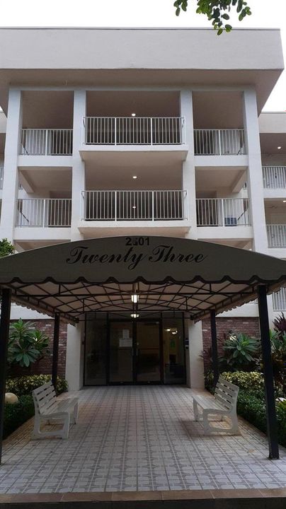 Building PALM AIRE 2