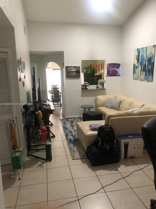 Activo con contrato: $220,000 (2 camas, 2 baños, 919 Pies cuadrados)