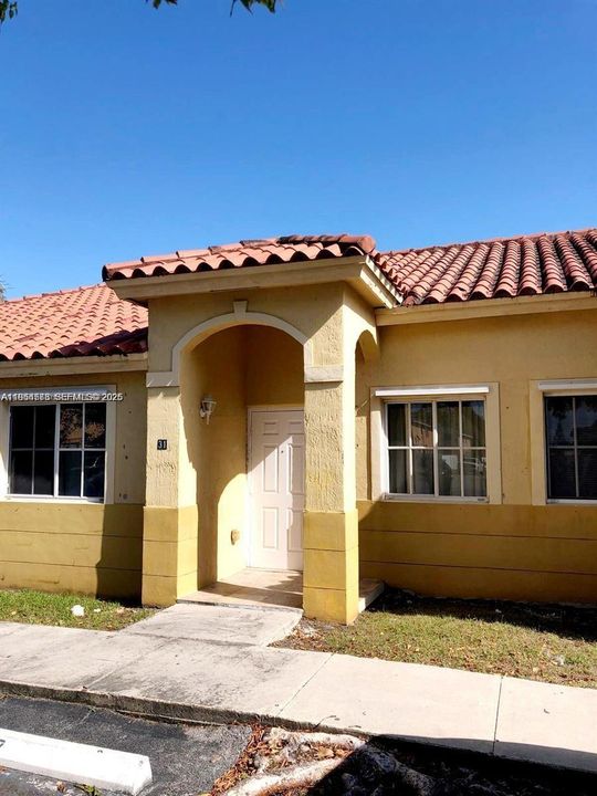 Activo con contrato: $220,000 (2 camas, 2 baños, 919 Pies cuadrados)