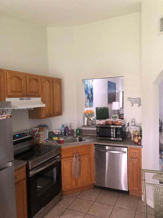 Activo con contrato: $220,000 (2 camas, 2 baños, 919 Pies cuadrados)