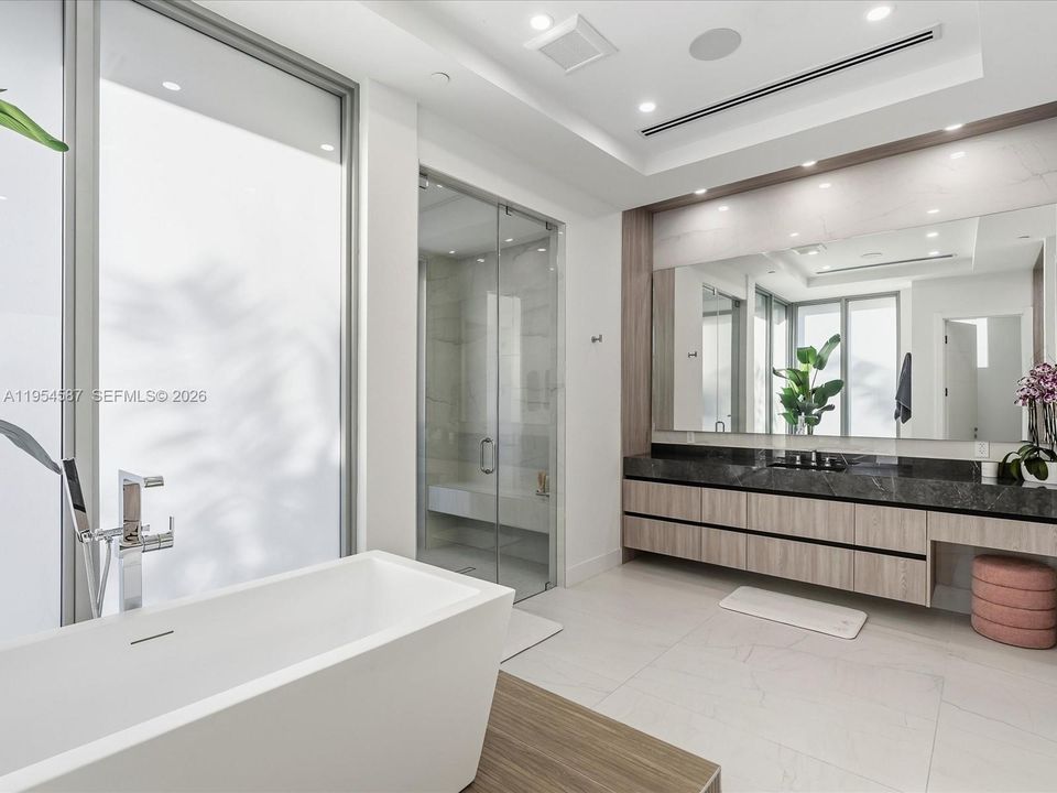 Vendido Recientemente: $4,250,000 (5 camas, 5 baños, 5530 Pies cuadrados)