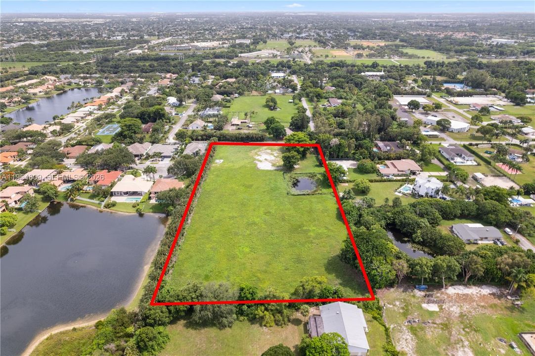 На продажу: $3,650,000 (5.00 acres)