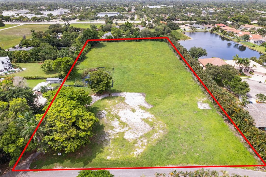 На продажу: $3,650,000 (5.00 acres)