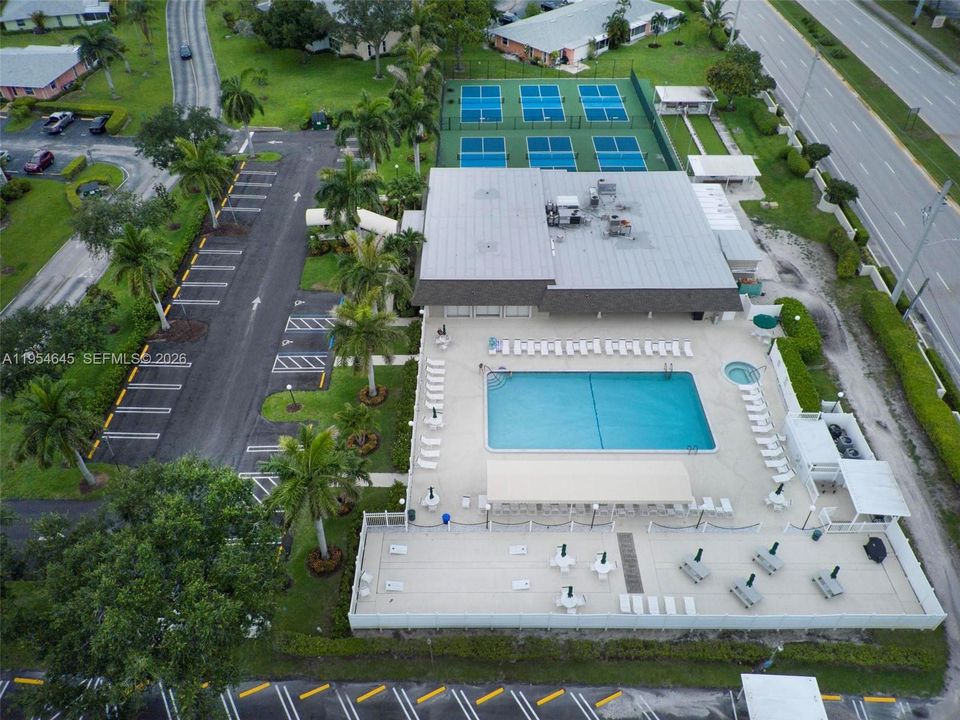 На продажу: $164,900 (2 спален, 2 ванн, 1148 Квадратных фут)