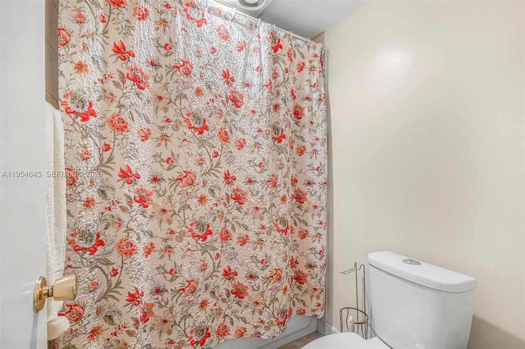 На продажу: $164,900 (2 спален, 2 ванн, 1148 Квадратных фут)