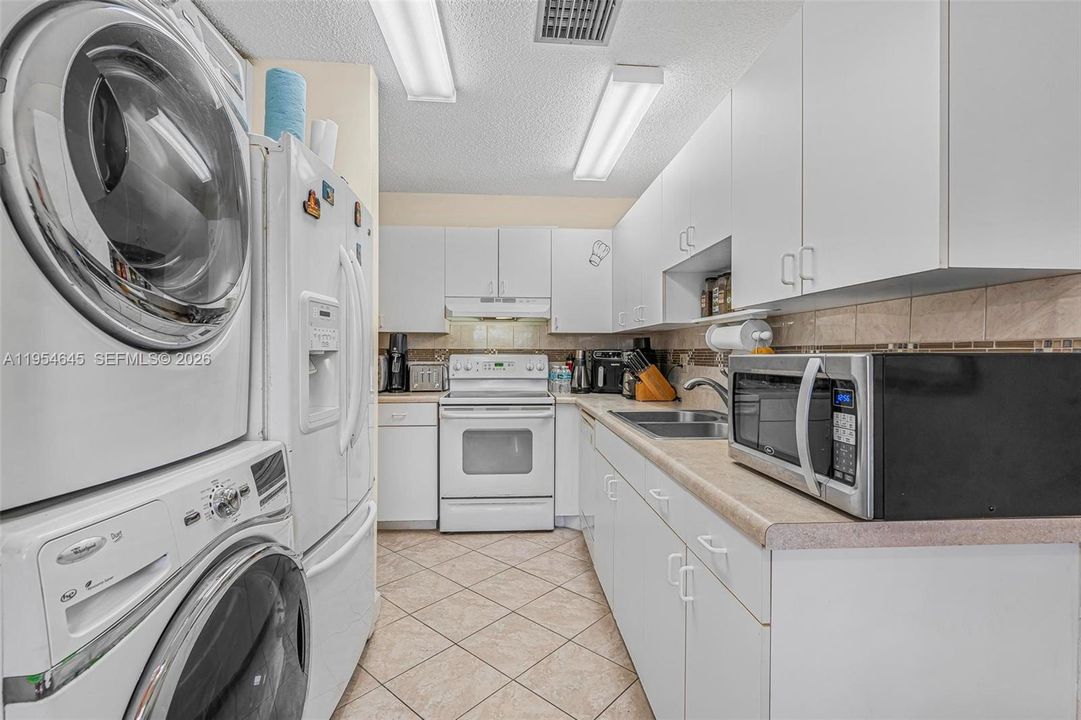 На продажу: $164,900 (2 спален, 2 ванн, 1148 Квадратных фут)