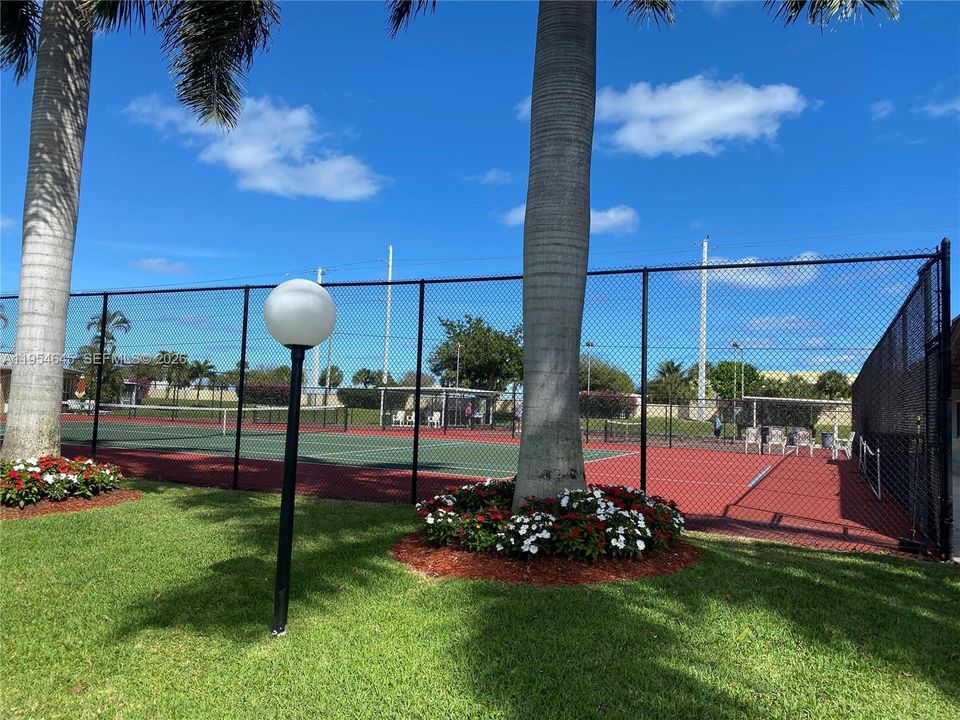 На продажу: $164,900 (2 спален, 2 ванн, 1148 Квадратных фут)