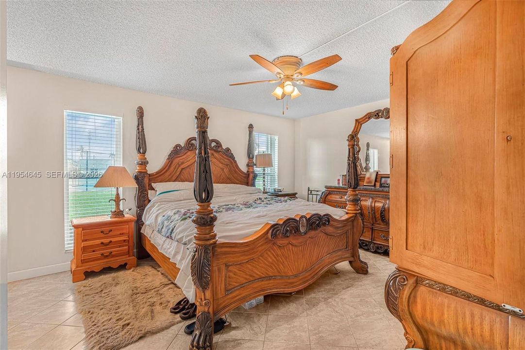 На продажу: $164,900 (2 спален, 2 ванн, 1148 Квадратных фут)