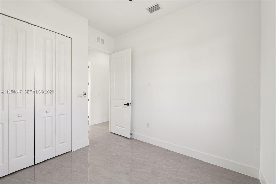 Recently Sold: $240,000 (3 beds, 3 baths, 1055 Square Feet)