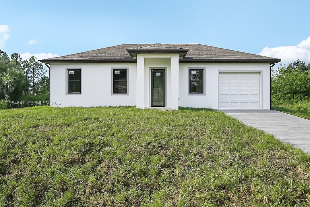 Recently Sold: $240,000 (3 beds, 3 baths, 1055 Square Feet)