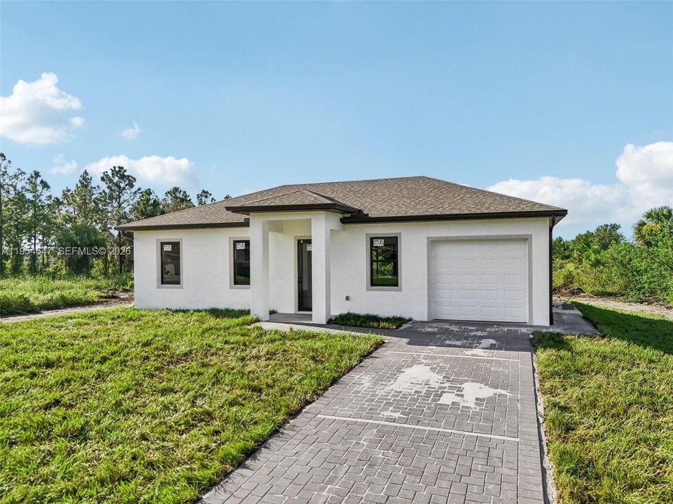 Recently Sold: $240,000 (3 beds, 3 baths, 1055 Square Feet)