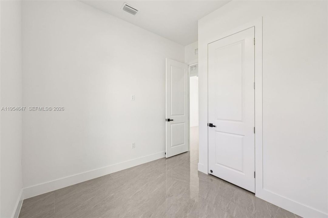 Recently Sold: $240,000 (3 beds, 3 baths, 1055 Square Feet)