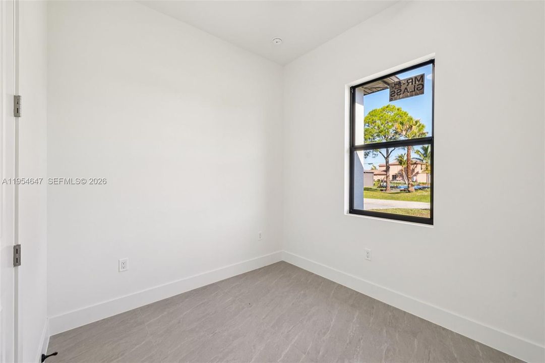 Recently Sold: $240,000 (3 beds, 3 baths, 1055 Square Feet)