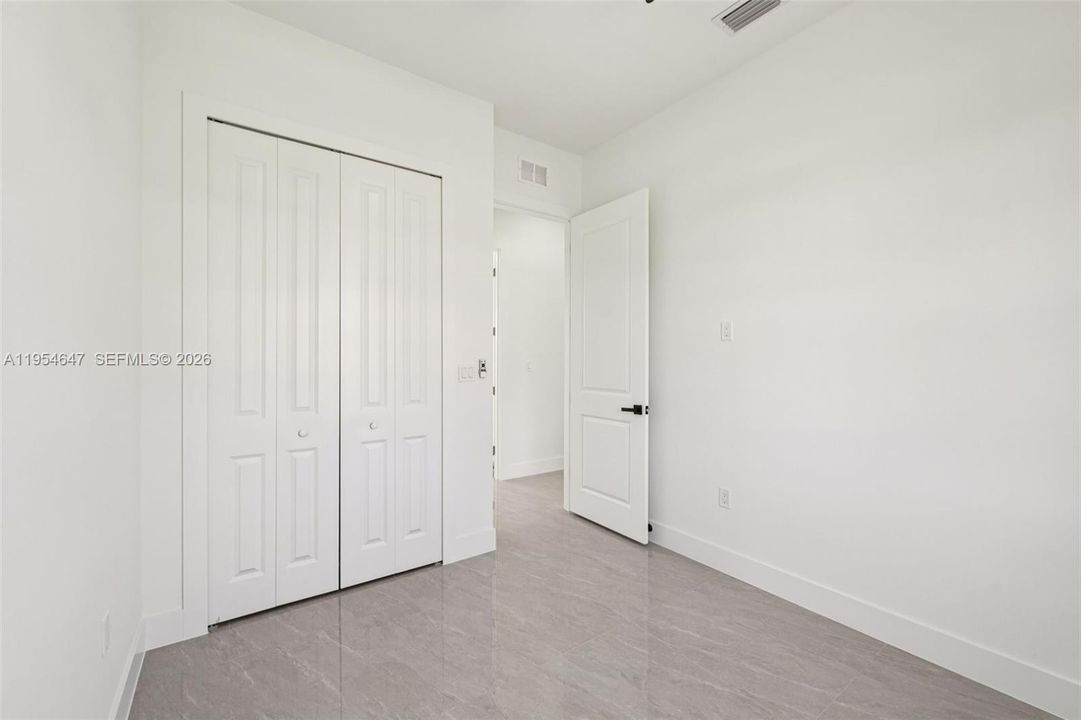 Recently Sold: $240,000 (3 beds, 3 baths, 1055 Square Feet)