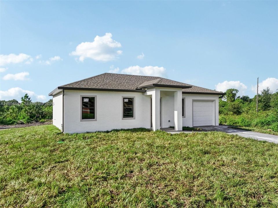 Recently Sold: $240,000 (3 beds, 3 baths, 1055 Square Feet)