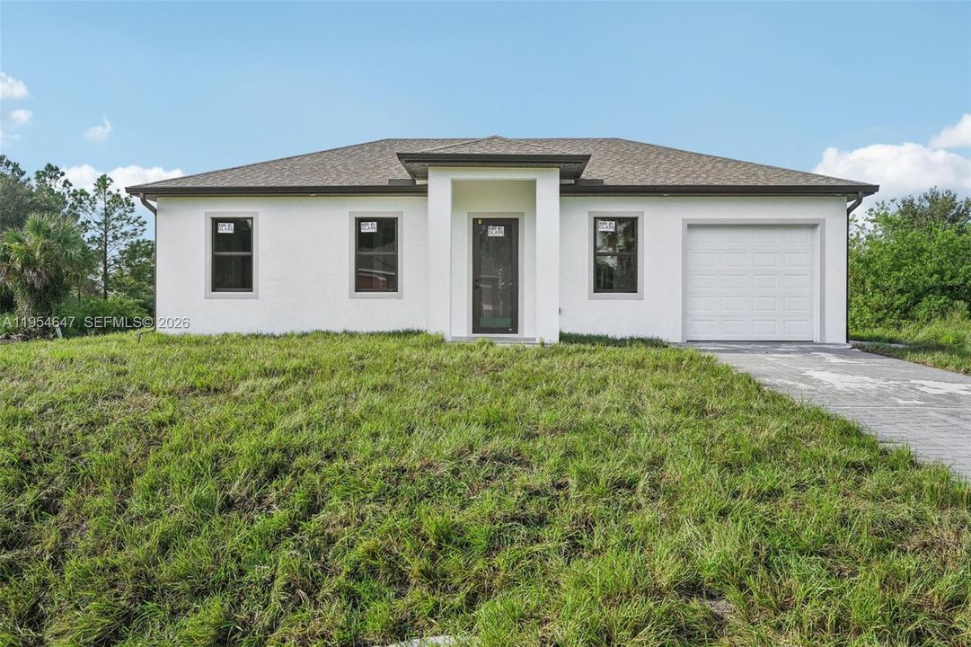 Recently Sold: $240,000 (3 beds, 3 baths, 1055 Square Feet)