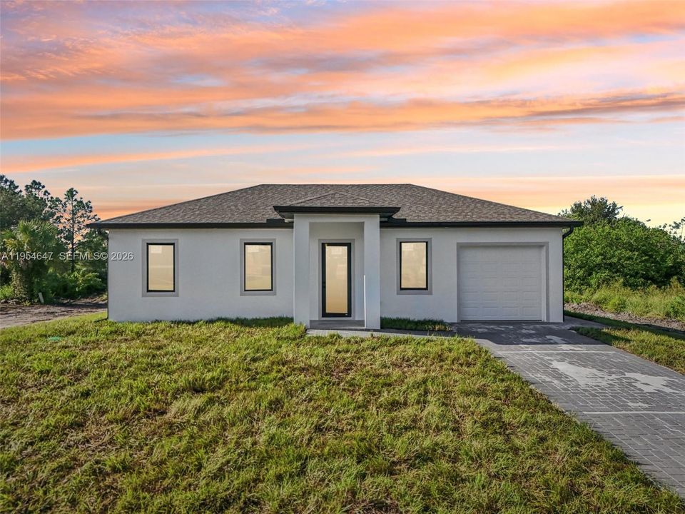 Recently Sold: $240,000 (3 beds, 3 baths, 1055 Square Feet)
