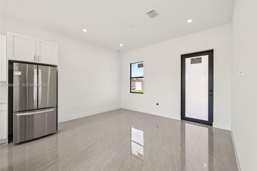 Recently Sold: $240,000 (3 beds, 3 baths, 1055 Square Feet)