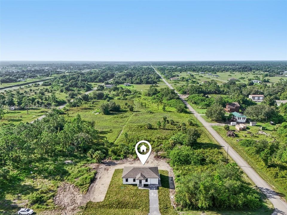 Recently Sold: $240,000 (3 beds, 3 baths, 1055 Square Feet)