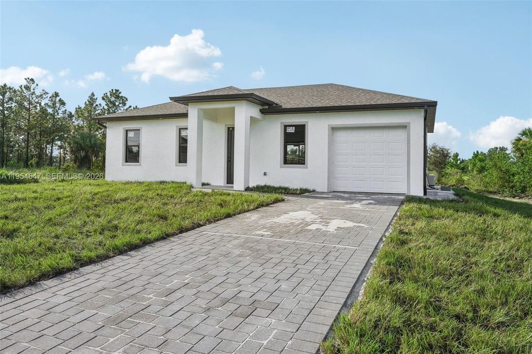 Recently Sold: $240,000 (3 beds, 3 baths, 1055 Square Feet)