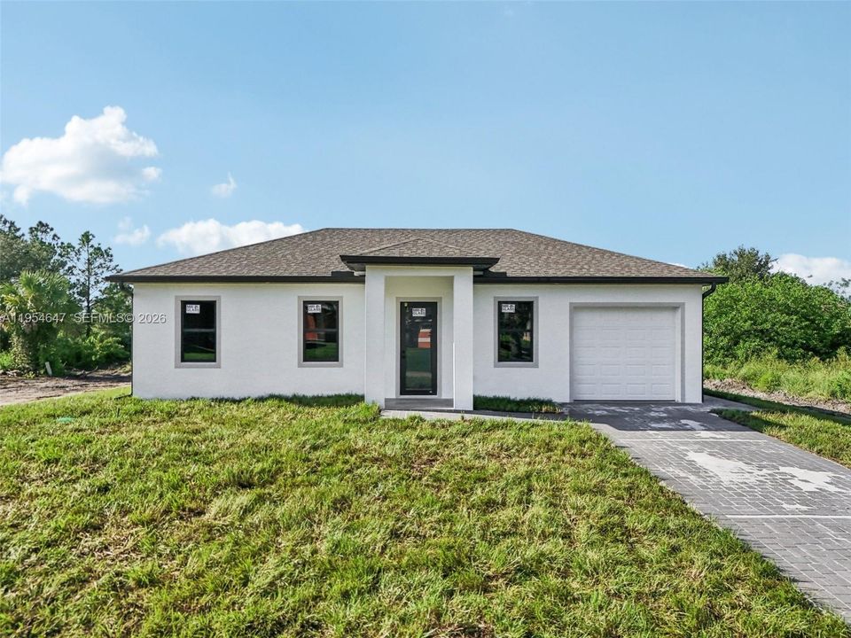 Recently Sold: $240,000 (3 beds, 3 baths, 1055 Square Feet)