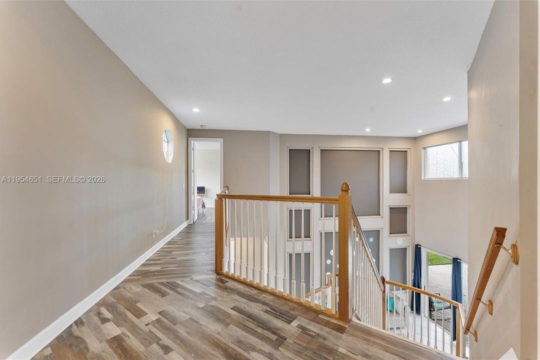 Recently Sold: $1,088,000 (6 beds, 4 baths, 3652 Square Feet)