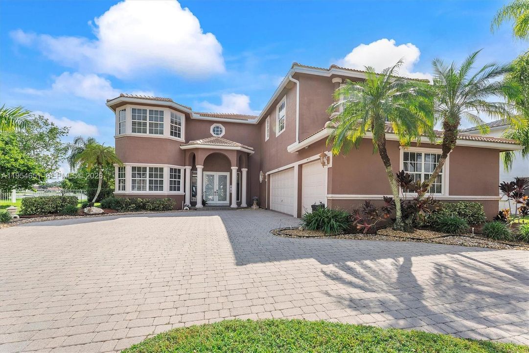 Recently Sold: $1,088,000 (6 beds, 4 baths, 3652 Square Feet)