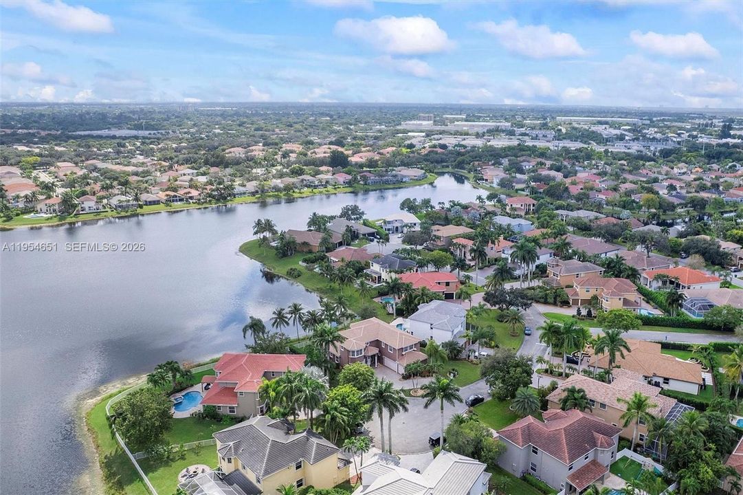 Recently Sold: $1,088,000 (6 beds, 4 baths, 3652 Square Feet)