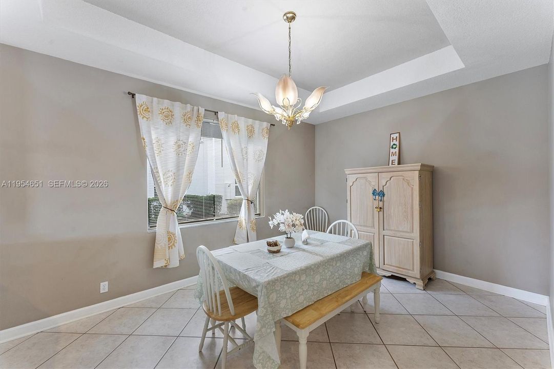 Recently Sold: $1,088,000 (6 beds, 4 baths, 3652 Square Feet)