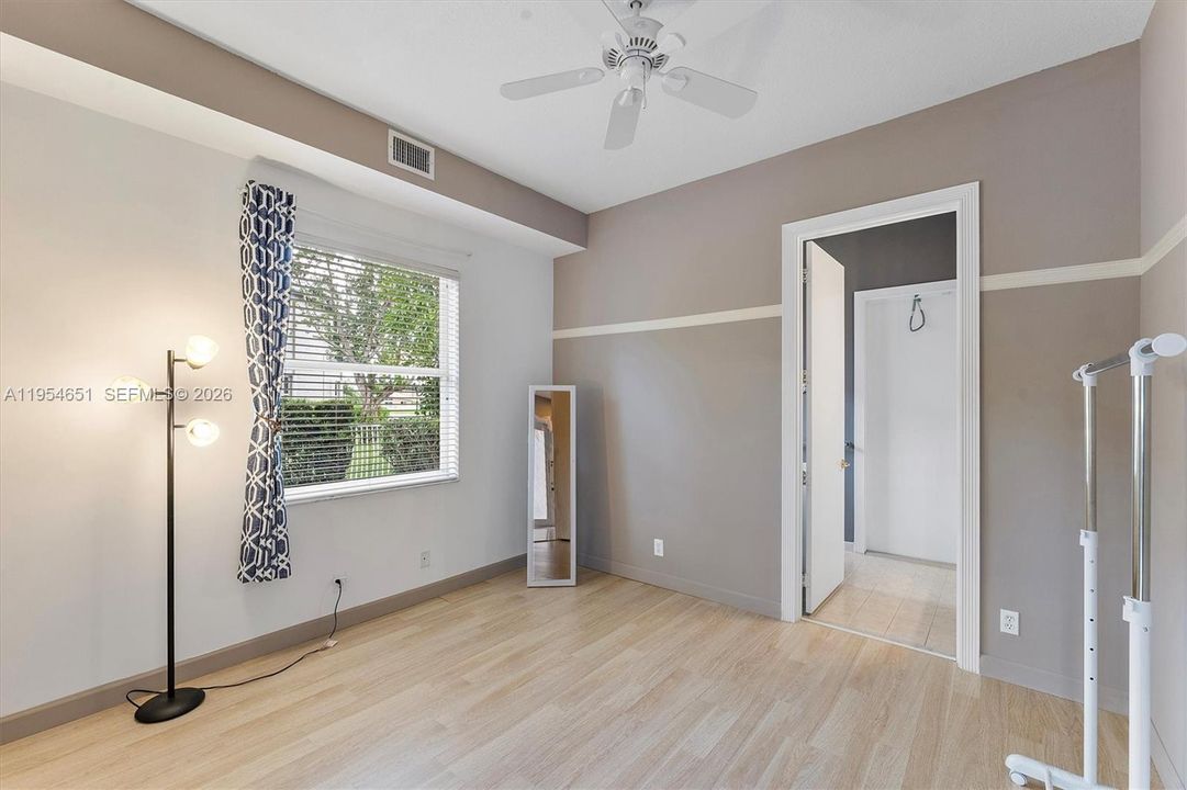 Recently Sold: $1,088,000 (6 beds, 4 baths, 3652 Square Feet)