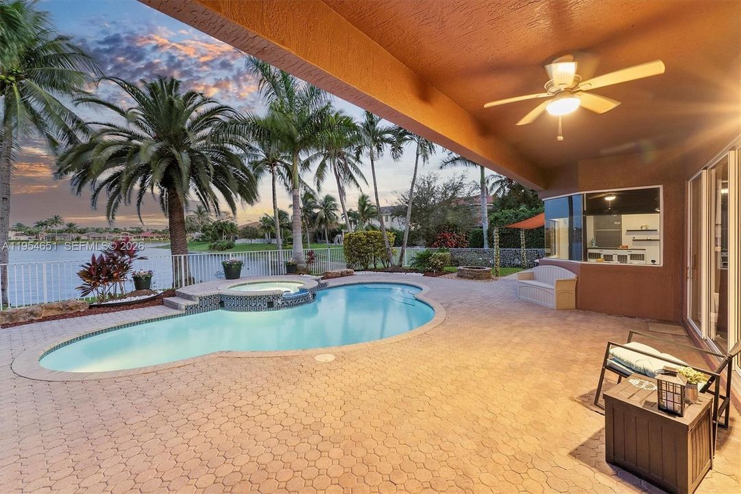 Recently Sold: $1,088,000 (6 beds, 4 baths, 3652 Square Feet)