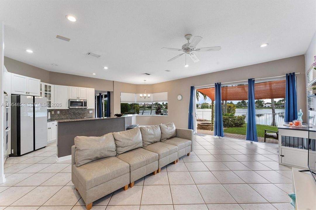 Recently Sold: $1,088,000 (6 beds, 4 baths, 3652 Square Feet)