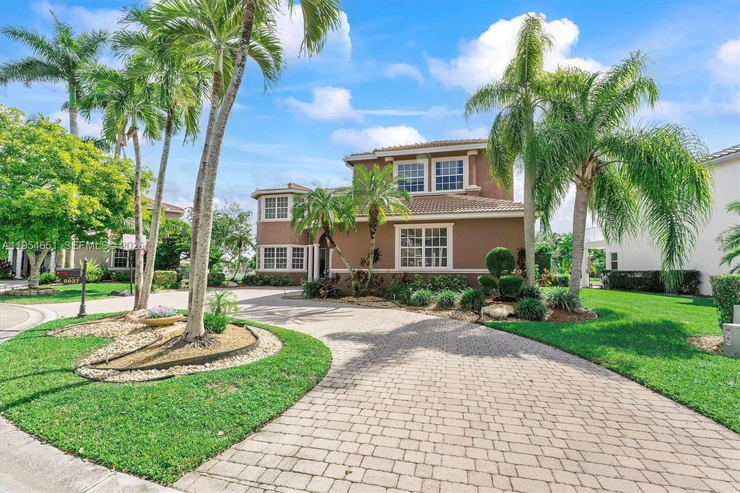 Recently Sold: $1,088,000 (6 beds, 4 baths, 3652 Square Feet)