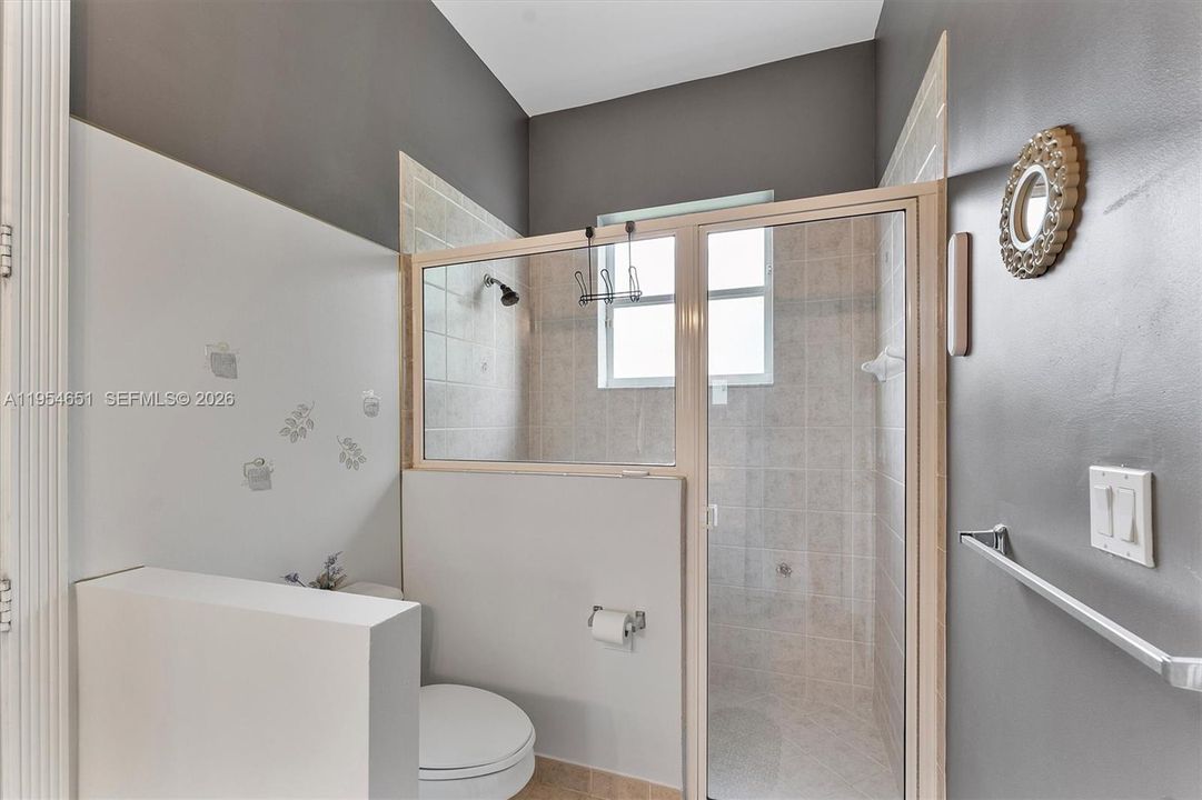 Recently Sold: $1,088,000 (6 beds, 4 baths, 3652 Square Feet)