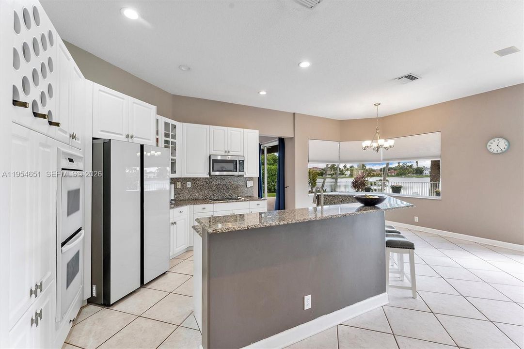 Recently Sold: $1,088,000 (6 beds, 4 baths, 3652 Square Feet)