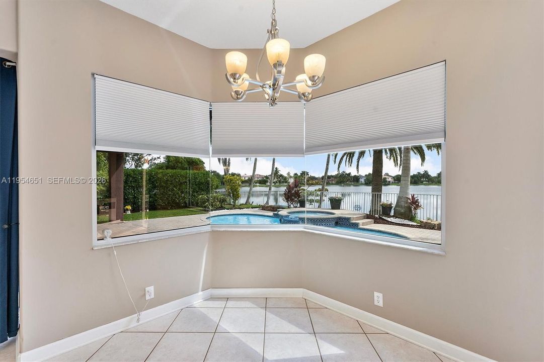 Recently Sold: $1,088,000 (6 beds, 4 baths, 3652 Square Feet)