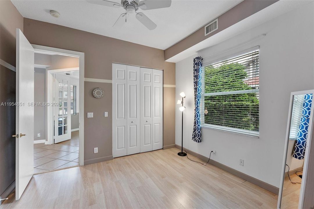 Recently Sold: $1,088,000 (6 beds, 4 baths, 3652 Square Feet)