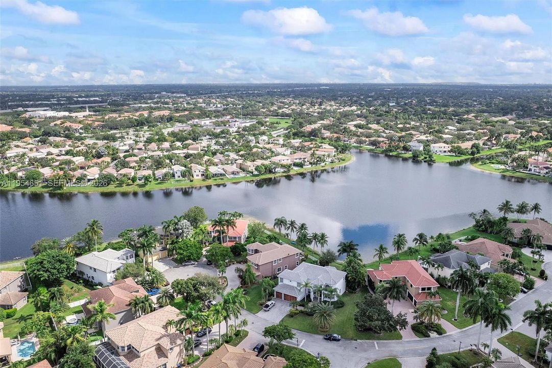 Recently Sold: $1,088,000 (6 beds, 4 baths, 3652 Square Feet)