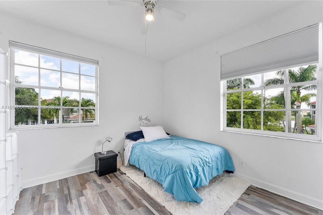 Recently Sold: $1,088,000 (6 beds, 4 baths, 3652 Square Feet)