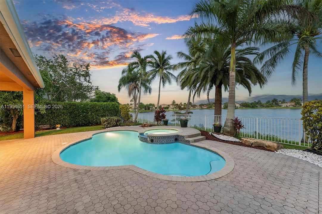 Recently Sold: $1,088,000 (6 beds, 4 baths, 3652 Square Feet)