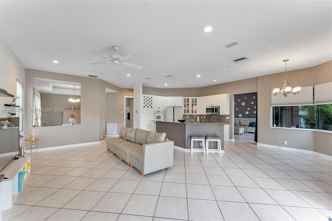 Recently Sold: $1,088,000 (6 beds, 4 baths, 3652 Square Feet)