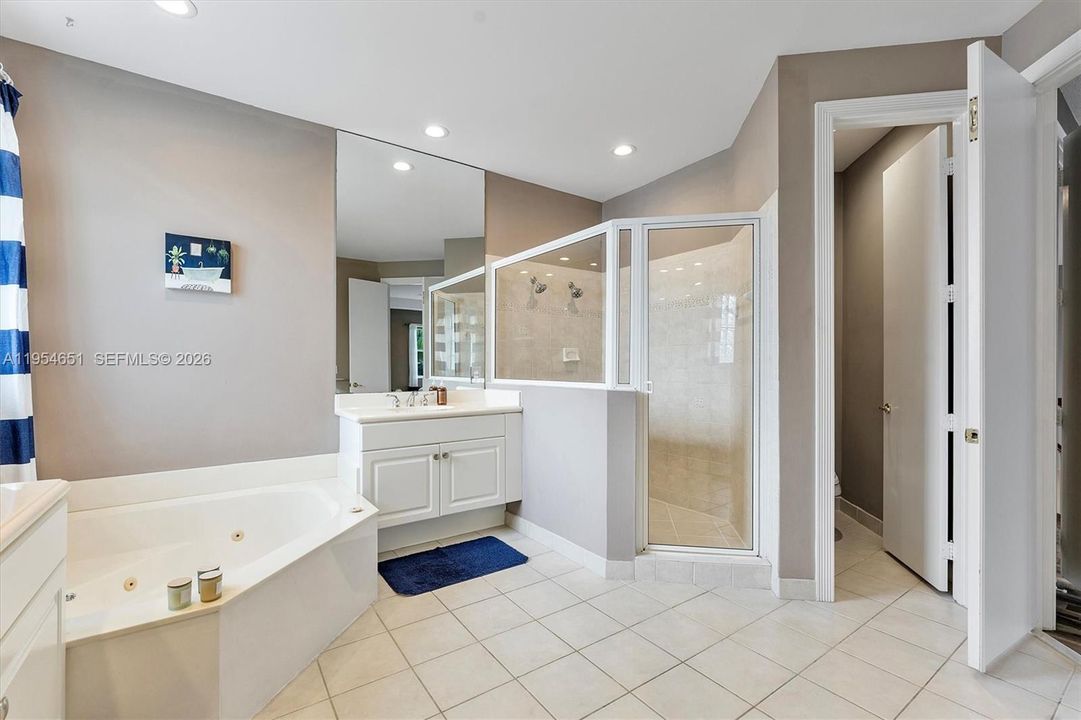 Recently Sold: $1,088,000 (6 beds, 4 baths, 3652 Square Feet)