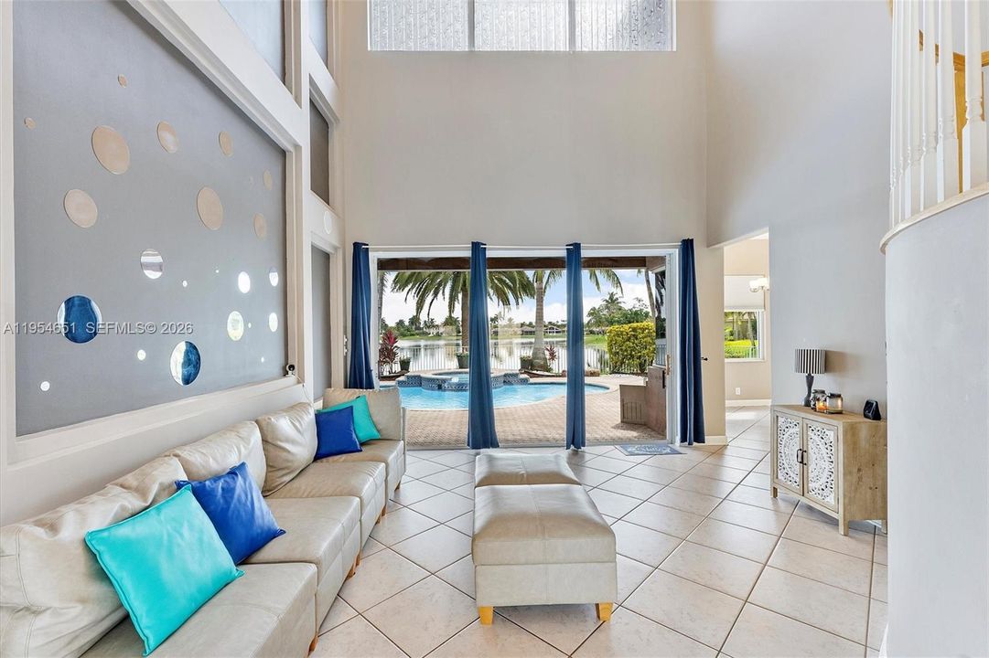 Recently Sold: $1,088,000 (6 beds, 4 baths, 3652 Square Feet)