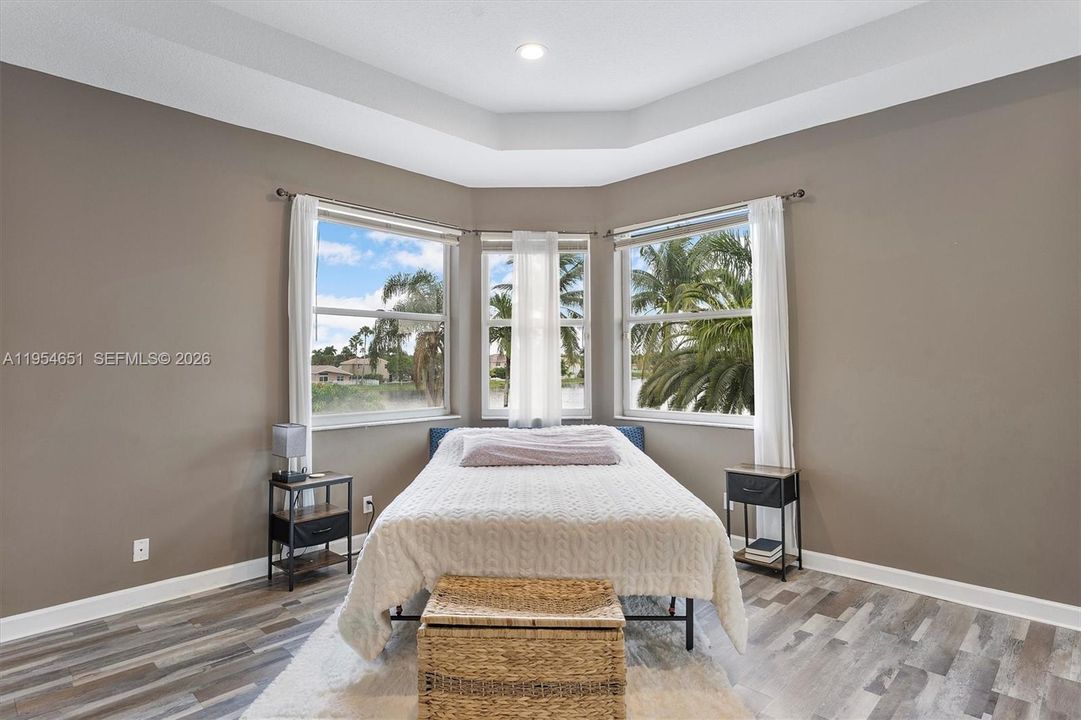 Recently Sold: $1,088,000 (6 beds, 4 baths, 3652 Square Feet)