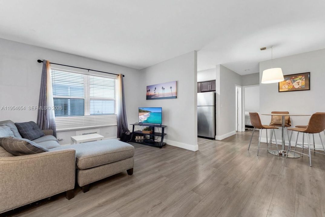 For Sale: $230,000 (1 beds, 1 baths, 592 Square Feet)